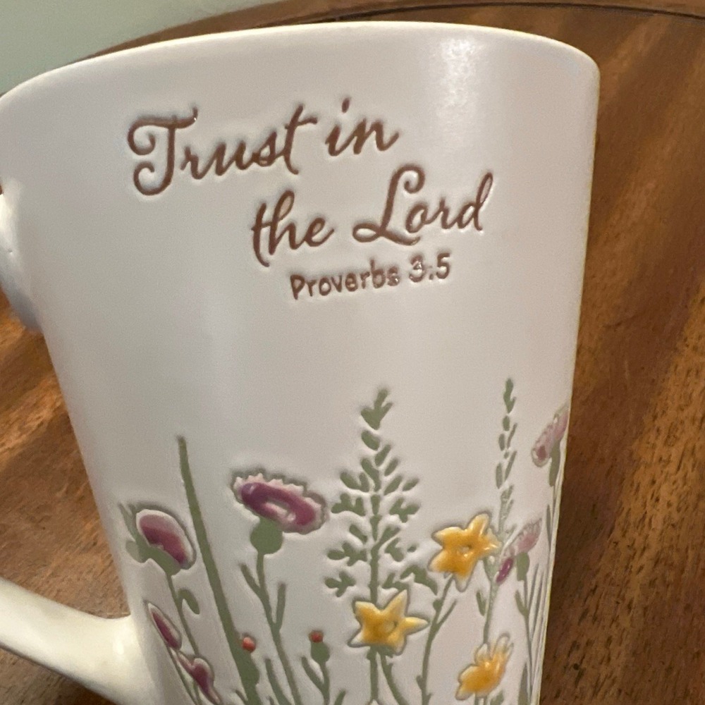 Trust In The Lord 17oz Mug Faith Scripture Bible Verse Spectrum Designz - Picture 2 of 11